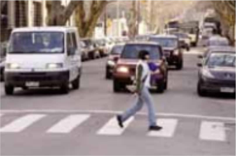 Cruce peatonal denominado cebra